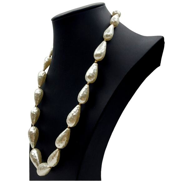 Teardrop Faux Pearl Necklace Graduated White Acrylic Strand 21" Vintage 1960s - Picture 2 of 7